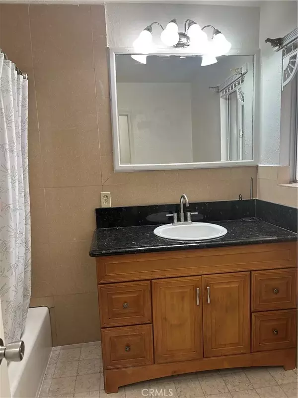 Lancaster, CA 93534,1411 W Avenue H9