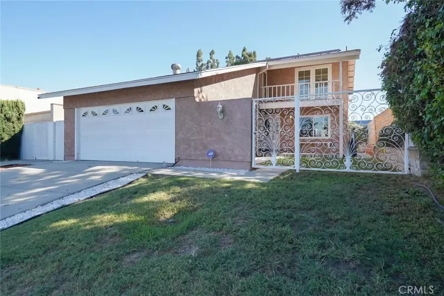 2008 Del Hollow Street, Lakewood, CA 90712