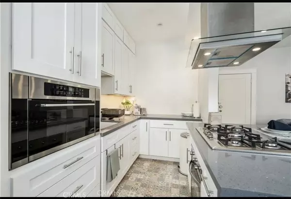 Long Beach, CA 90802,325 W 3rd Street