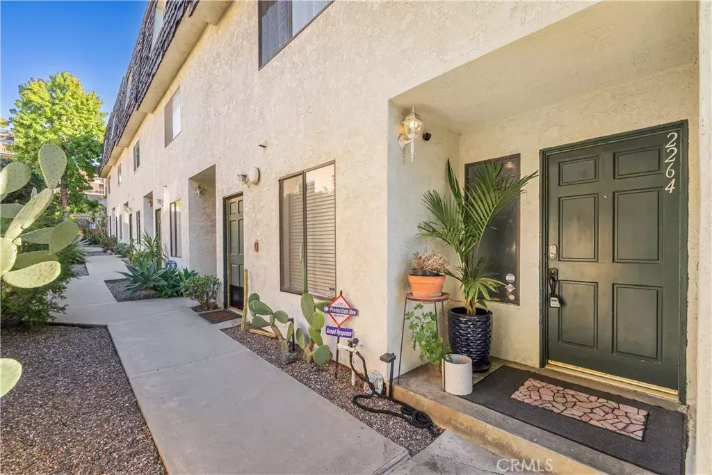 Signal Hill, CA 90755,2264 Rose Avenue