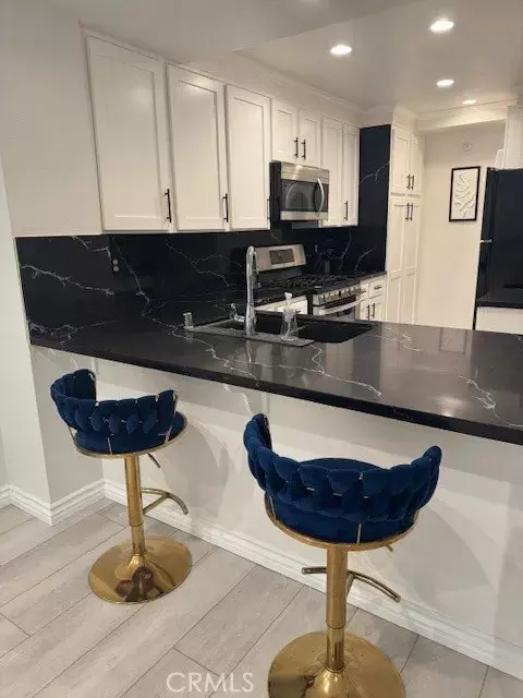 Newport Beach, CA 92663,260 Cagney Lane #106