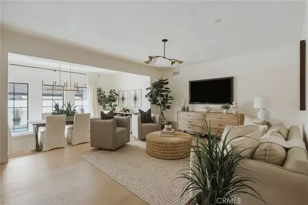 Downey, CA 90242,12024 Parrot