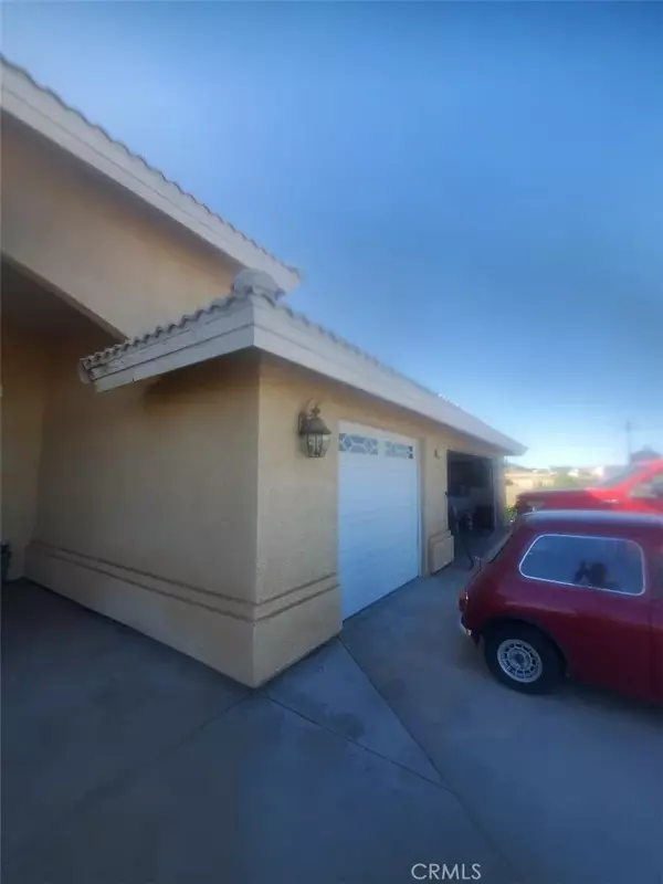 Phelan, CA 92371,5295 Snow Line