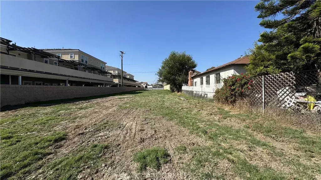 Lakewood, CA 90715,20723 Elaine