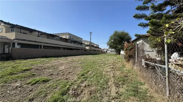 Lakewood, CA 90715,20723 Elaine