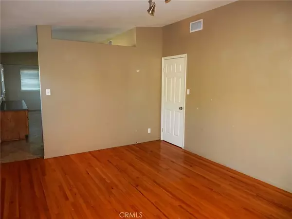 Artesia, CA 90701,17920 Gard