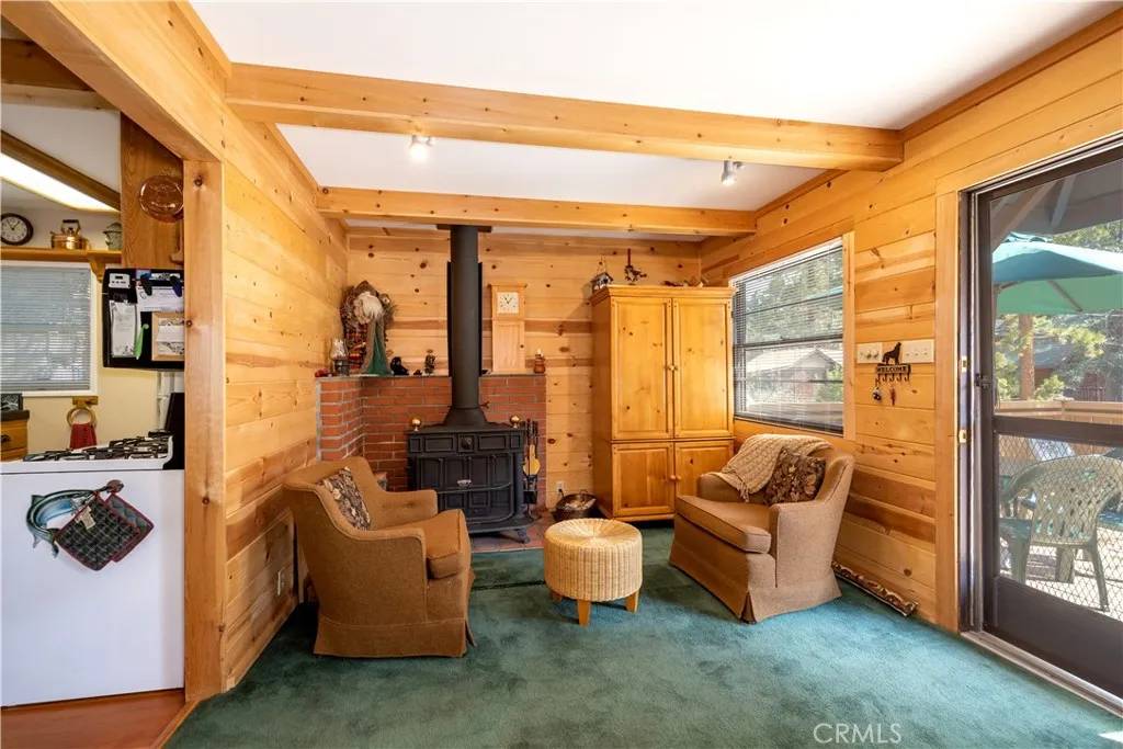 Sugarloaf, CA 92386,450 Vista Avenue