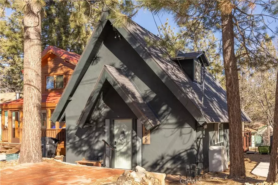 655 Holmes Lane, Sugarloaf, CA 92386