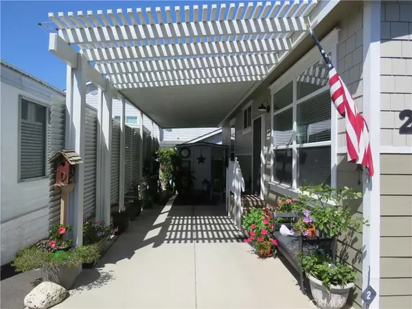 Lomita, CA 90717,26006 Oak #2