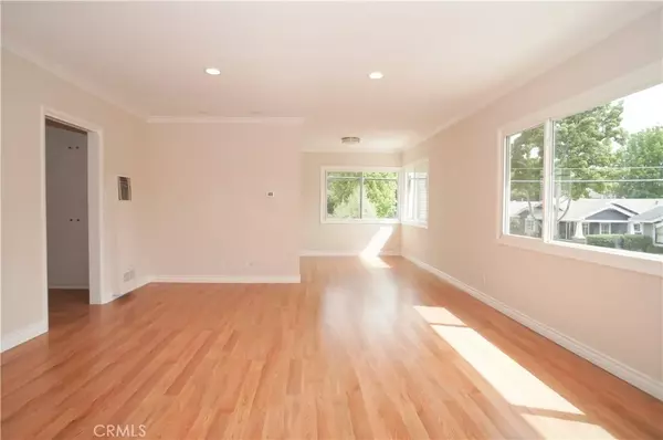 Long Beach, CA 90814,3041 E 3rd Street #7