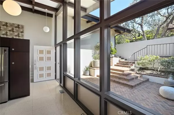 Palos Verdes Estates, CA 90274,2225 Via Cerritos