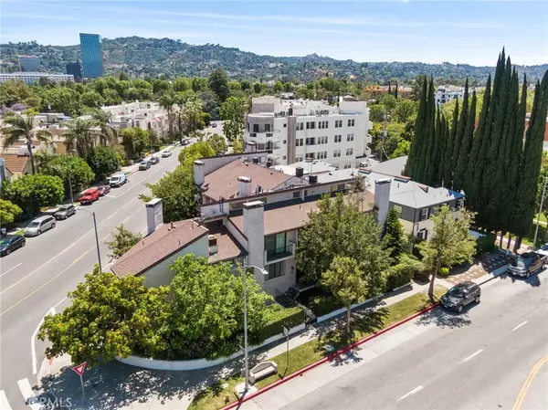 10416 Riverside Drive, Toluca Lake, CA 91602