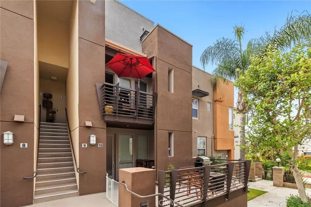 Hawthorne, CA 90250,5405 West 149th Place #9