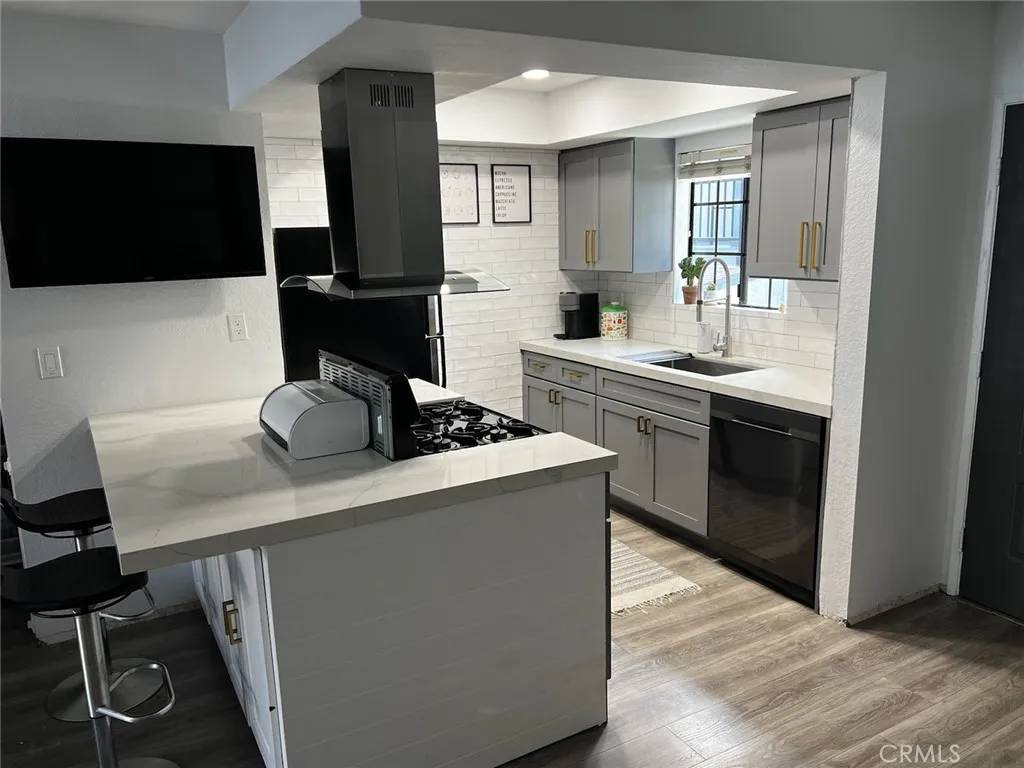 2599 Walnut Avenue #212, Signal Hill, CA 90755