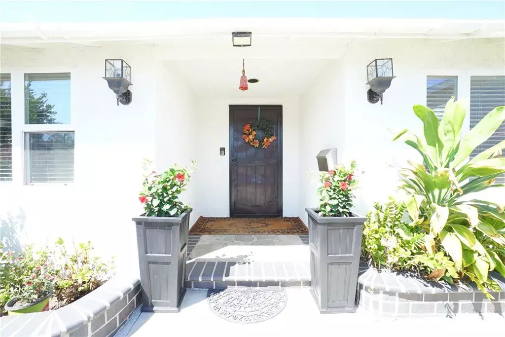 Hawthorne, CA 90250,3827 W 144th Place