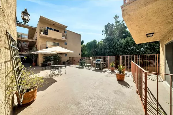 West Hollywood, CA 90069,837 N West Knoll Drive #310