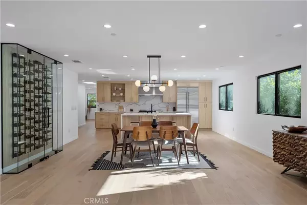 Sherman Oaks, CA 91403,15477 Dickens Street