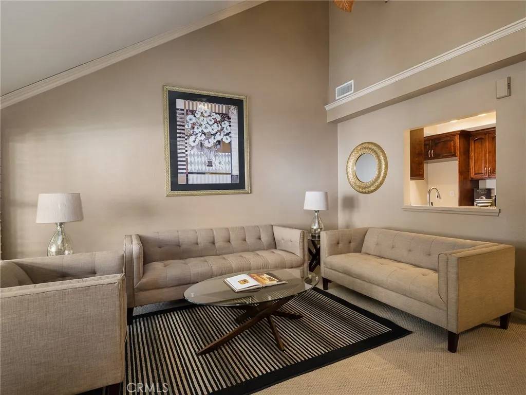 Long Beach, CA 90807,3368 Elm Avenue #15