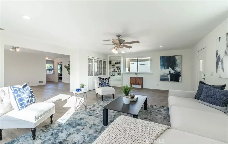 7624 De Soto Avenue, Canoga Park, CA 91304