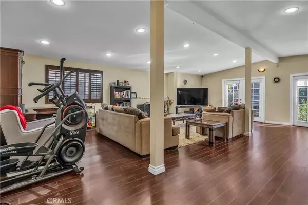 Reseda, CA 91335,7740 Lindley Avenue