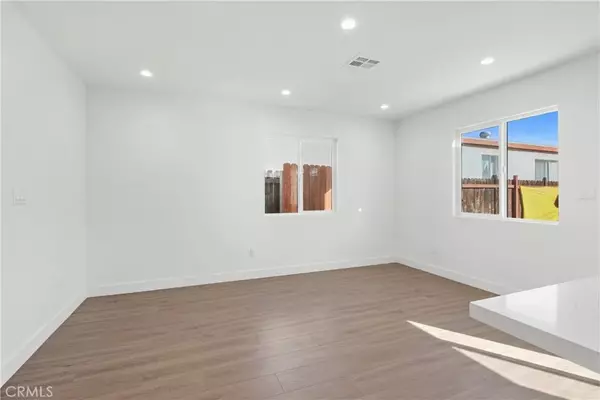 Hawthorne, CA 90250,11985 York Avenue