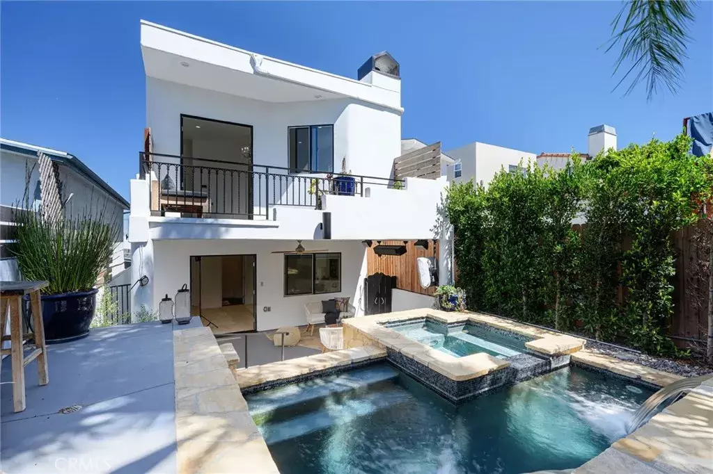 Manhattan Beach, CA 90266,513 N Dianthus Street