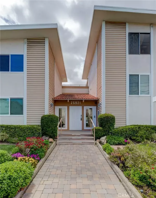 Lomita, CA 90717,25921 Oak Street #109