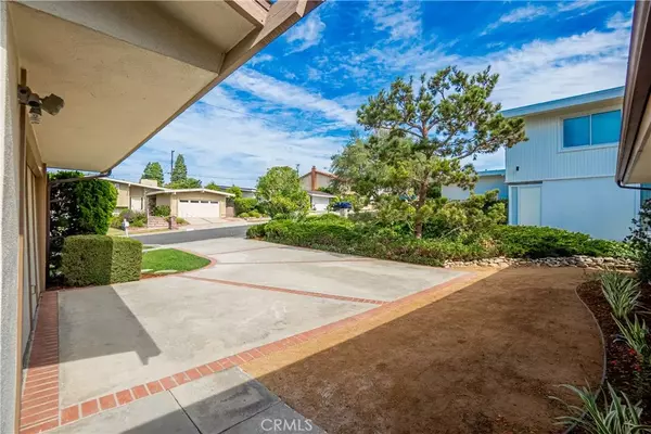 Rancho Palos Verdes, CA 90275,7022 Willowtree Drive