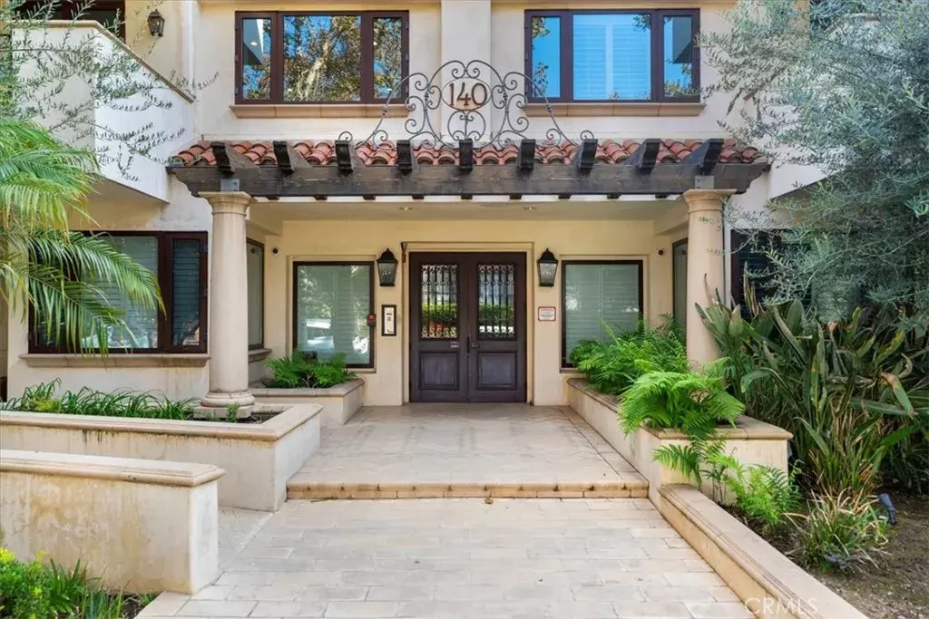 Beverly Hills, CA 90212,140 S Oakhurst Drive #202