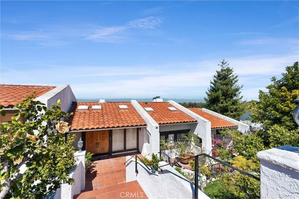 Rancho Palos Verdes, CA 90275,5 Yellow Brick Road