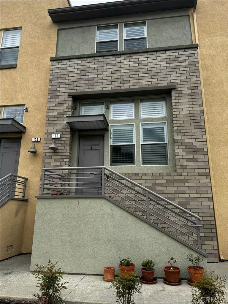 Hawthorne, CA 90250,12823 Manhattan Ct #103