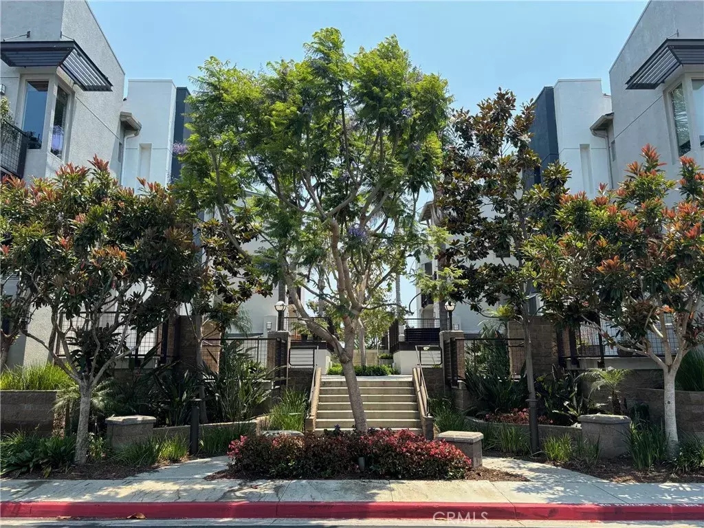 Hawthorne, CA 90250,5509 W 149th Place #8