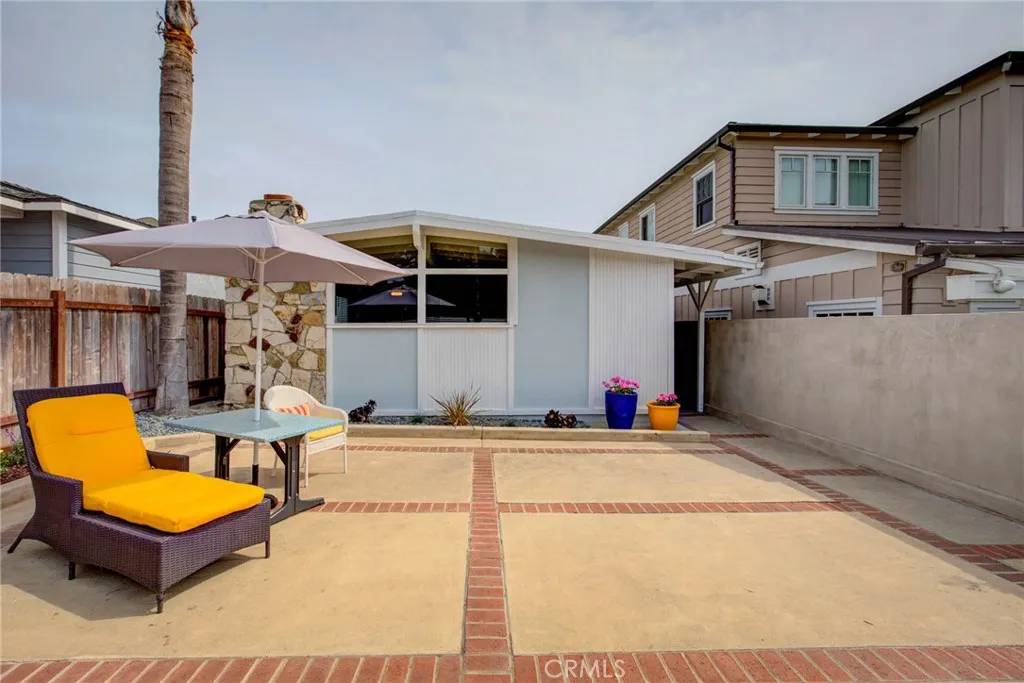 Manhattan Beach, CA 90266,554 Rosecrans Avenue