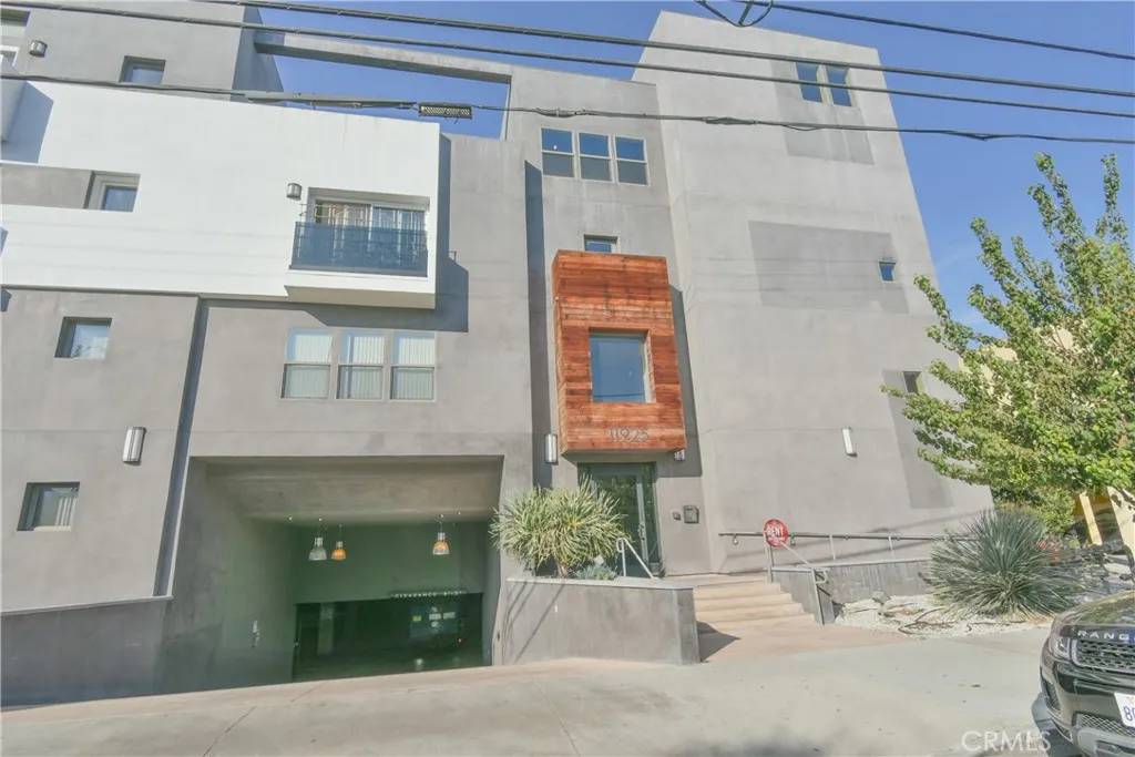 11925 KLING Street #104, Valley Village, CA 91607