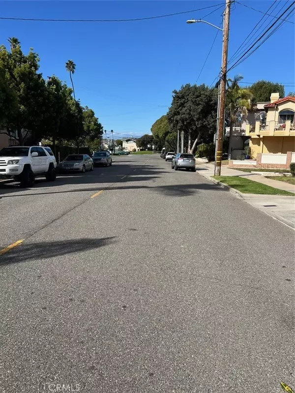 Redondo Beach, CA 90277,214 Camino Real