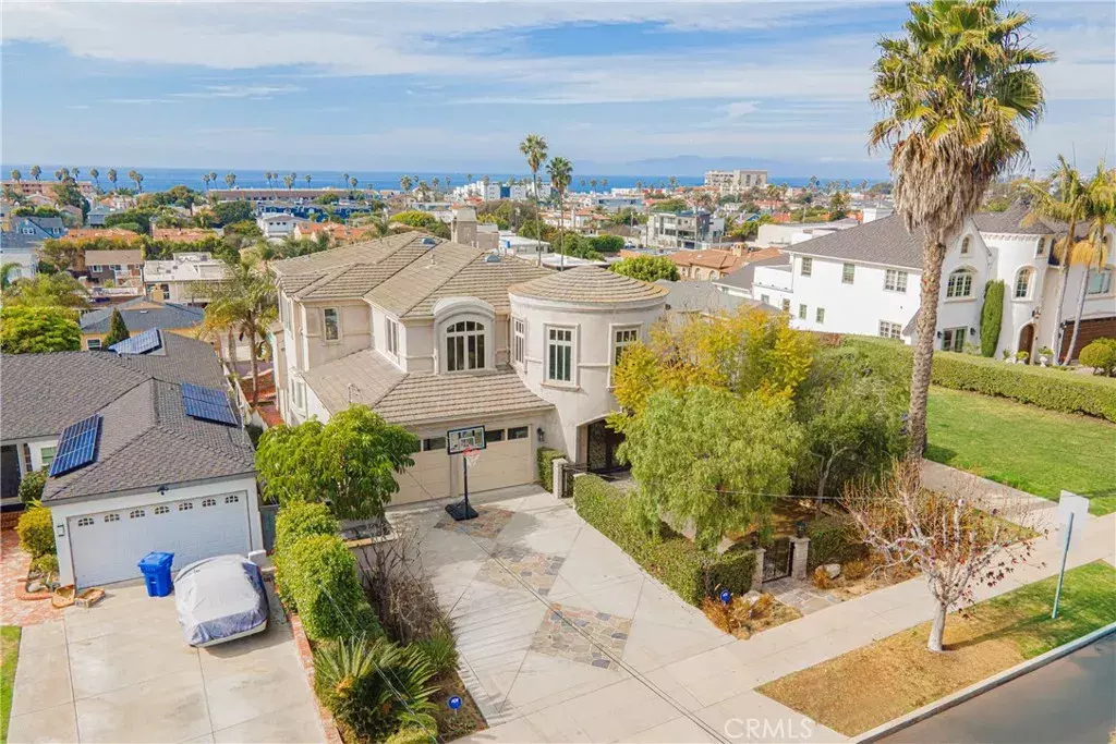 Redondo Beach, CA 90277,627 S Gertruda Avenue