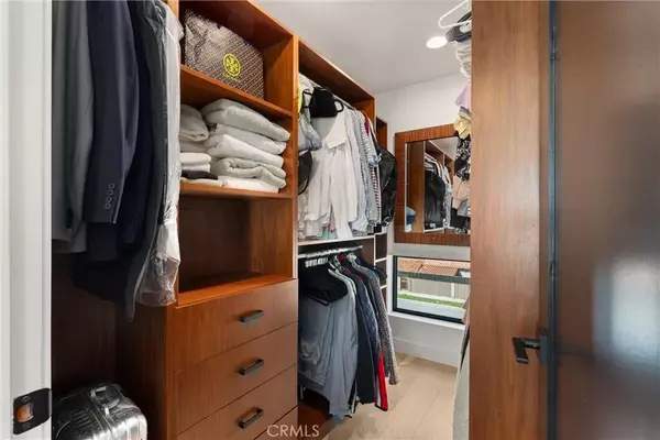 North Hollywood, CA 91606,11300 Victory Boulevard