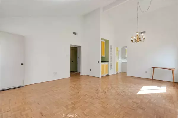 Camarillo, CA 93012,17306 Village 17