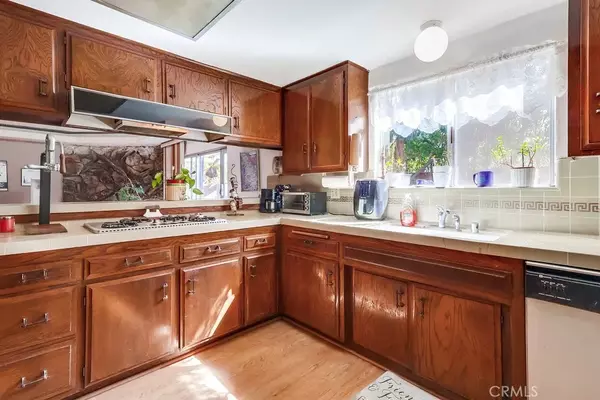 Manhattan Beach, CA 90266,3512 Maple Avenue