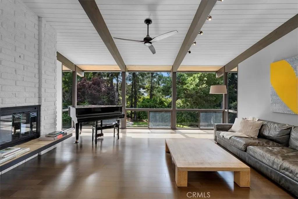 Palos Verdes Estates, CA 90274,1329 Via Gabriel