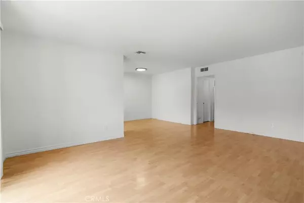 Sherman Oaks, CA 91423,5055 Coldwater Canyon Avenue #105