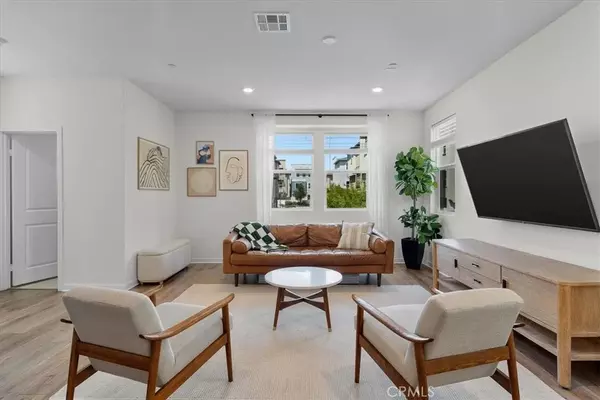 Inglewood, CA 90301,724 Sienna Way