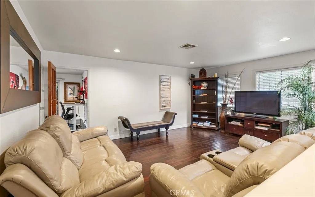 Hawthorne, CA 90250,5048 W 121st Street