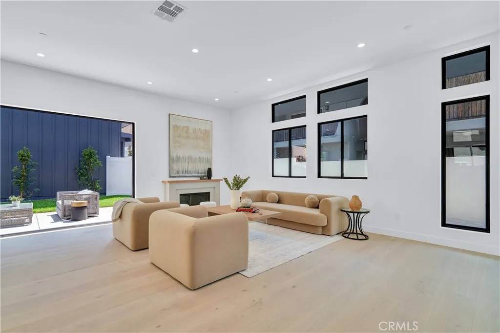 Redondo Beach, CA 90278,2306 Huntington Lane #A