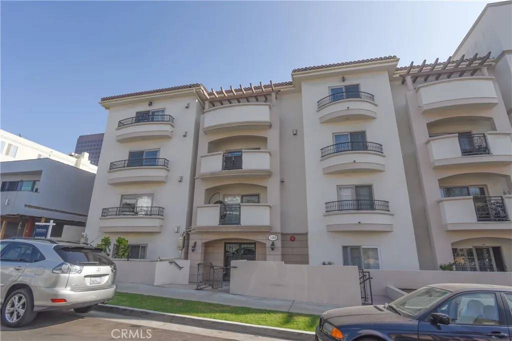 11848 Kiowa Avenue #106, Los Angeles, CA 90049