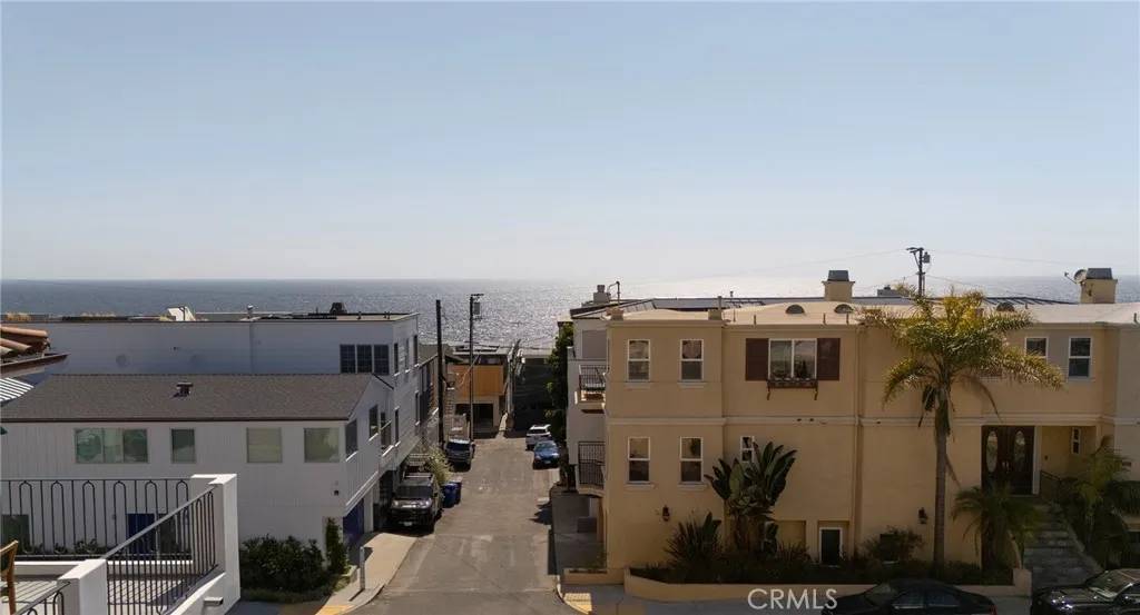Manhattan Beach, CA 90266,212 Highland Avenue
