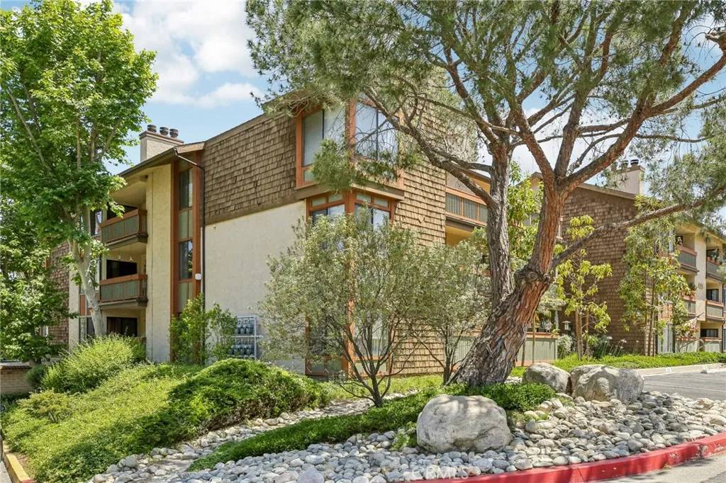 2506 E Willow Street #302, Signal Hill, CA 90755