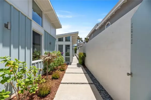 Manhattan Beach, CA 90266,2412 John Street