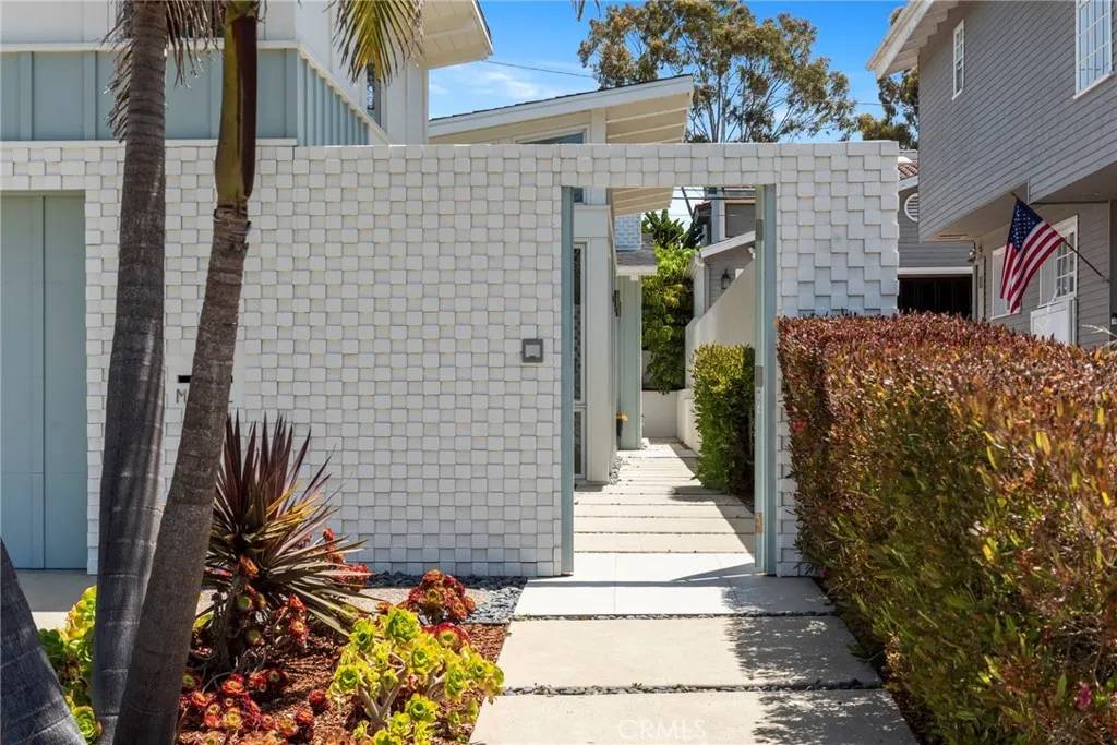 Manhattan Beach, CA 90266,2412 John Street