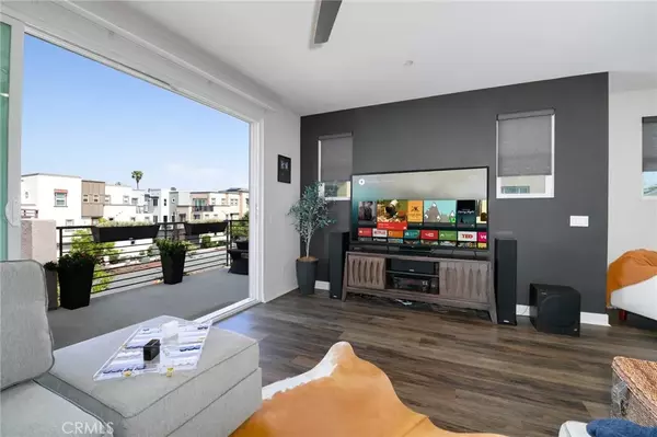 656 Daniel Freeman Circle, Inglewood, CA 90301